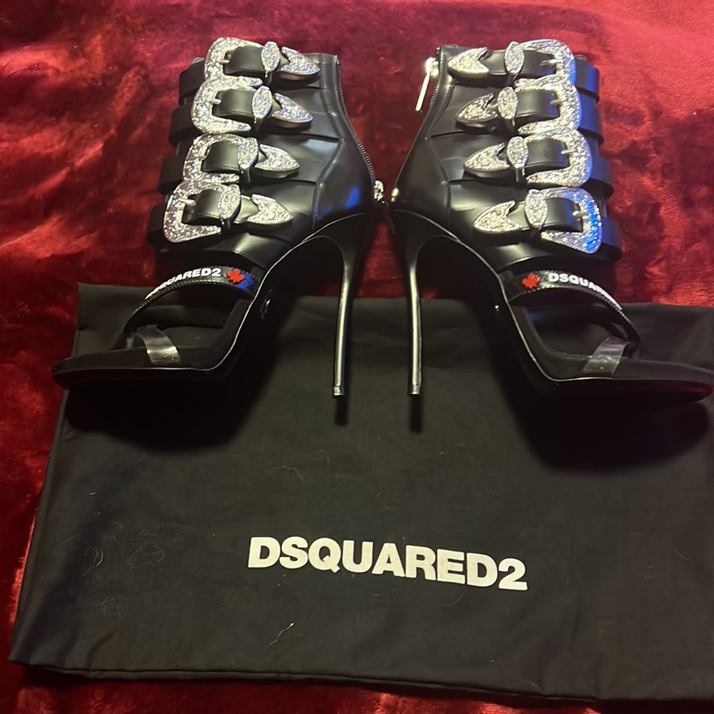 Beautiful DSQUARED2 Boots size 37
